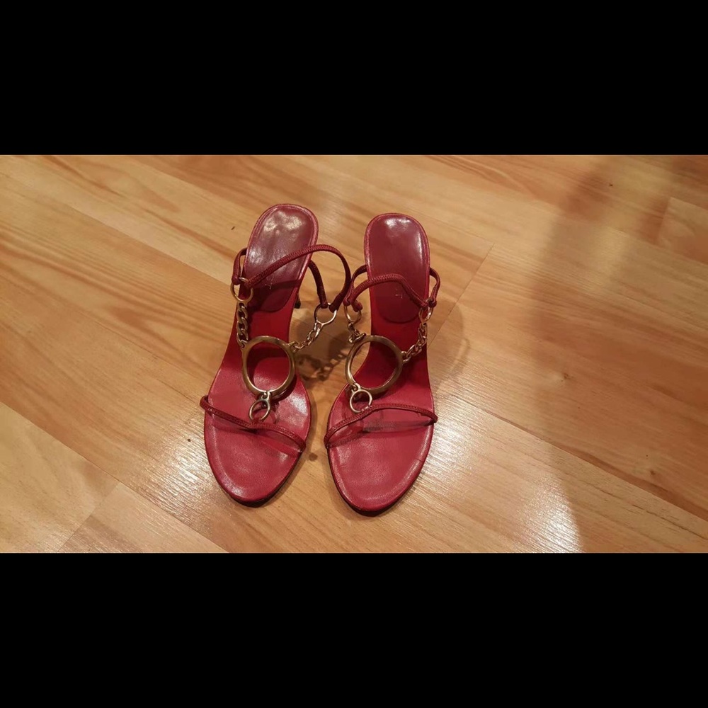 Nice gold chain and leather sandals